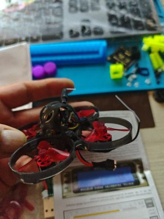 Eachine UZ65 Drone con hélices y baterías