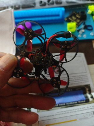 Eachine UZ65 Drone con hélices y baterías