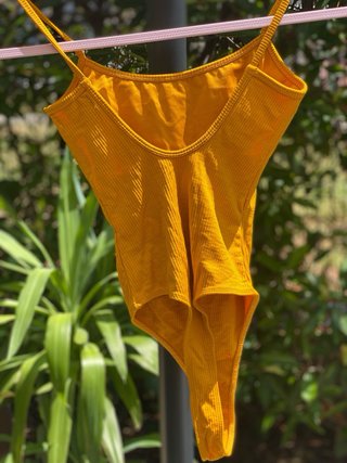 Body sgambato Bershka giallo taglia XS