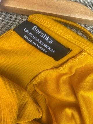 Body sgambato Bershka giallo taglia XS