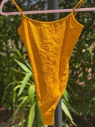 Body sgambato Bershka giallo taglia XS