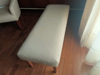 Banco pie de cama beige