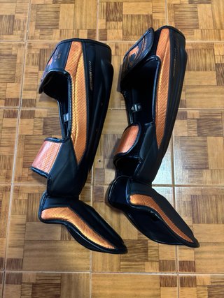 Espinilleras Venum Elite Evo Negras/Naranja