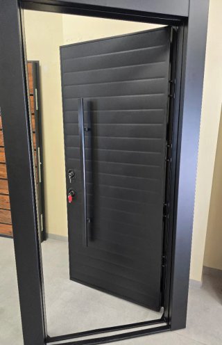 Puerta Acorazada Negra Tex 9005