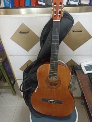 Guitarra clásica Lucida LG-480 con forro Academy
