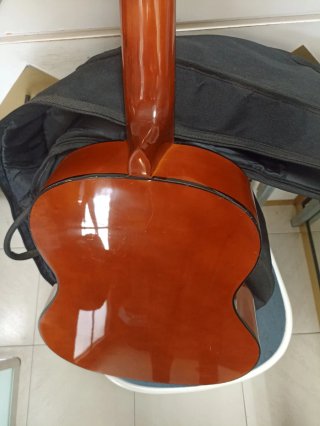 Guitarra clásica Lucida LG-480 con forro Academy