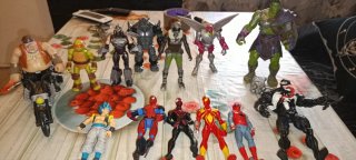 Lote di figure articolate Marvel e Tartarughe Ninja