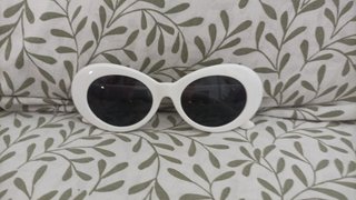 Gafas de sol blancas y negras
