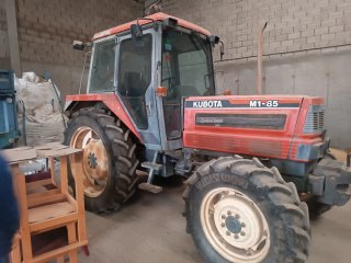 Tractor Kubota M1-85