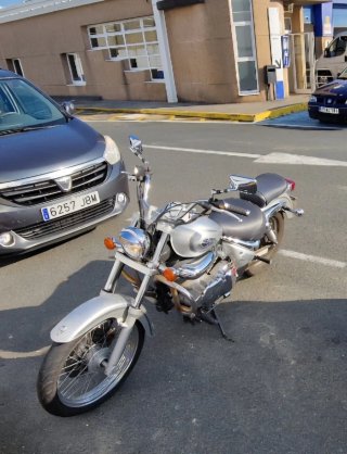 Suzuki Intruder VL 250cc Moto