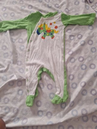 Ropa de bebé mameluco rosa con cremallera