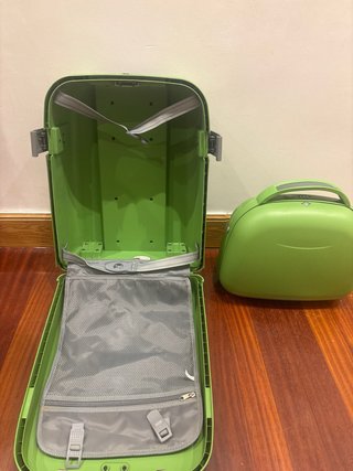 Maleta de viaje pequeña verde