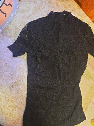 Blusa negra encaje cuello alto