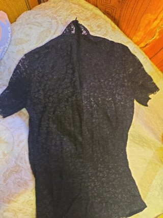 Blusa negra encaje cuello alto