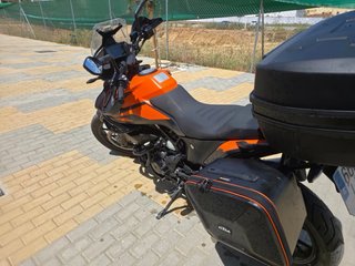 KTM 390 Adventure Negra y Naranja