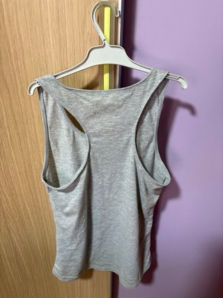 Camiseta de tirantes gris
