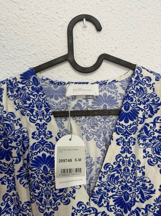 Vestido largo azul y blanco floral