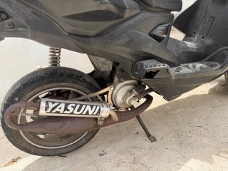 Scooter deportivo diseño agresivo con papeles