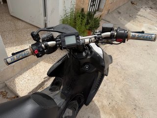 Scooter deportivo diseño agresivo con papeles