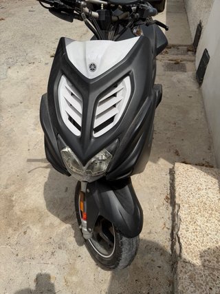 Scooter deportivo diseño agresivo con papeles