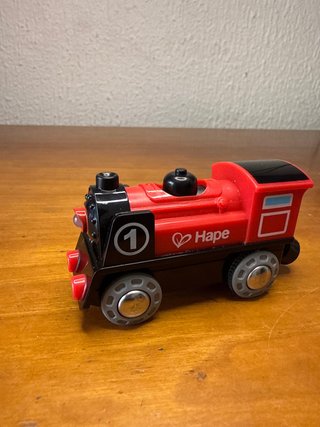 Tren Hape de madera rojo con número 1