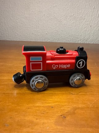 Tren Hape de madera rojo con número 1