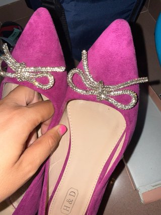 Zapatos fucsia con lazo de pedrería