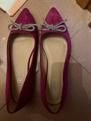 Zapatos fucsia con lazo de pedrería