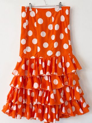 204.-Falda volantes naranja lunares blancos