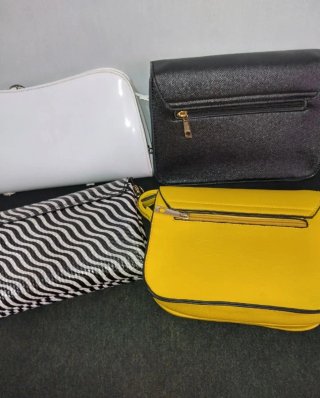 Set 4 borse donna: bianca, nera, a righe, gialla