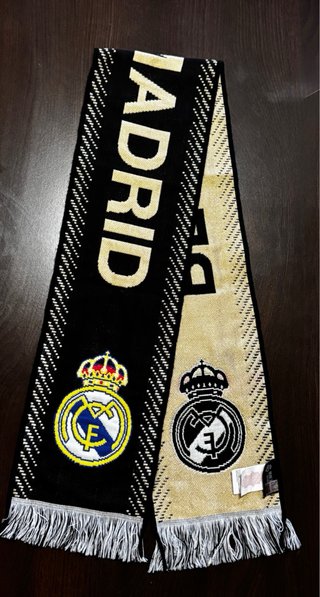 Bufanda Real Madrid Negra y Dorada