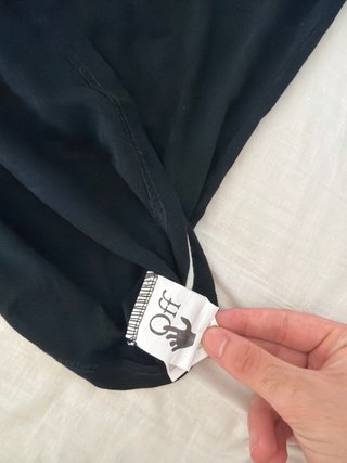 Camiseta Off Negra y Azul