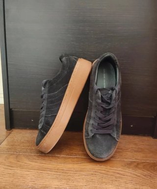 Zapatillas Zara grises y marrones