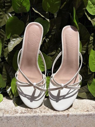 Sandalias de tacón Kitten Heels blancas