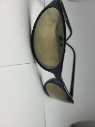 Gafas de sol Ray-Ban negras y marrones