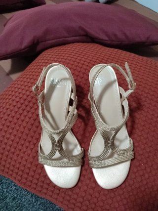 Sandalias Sissei Doradas Tacón
