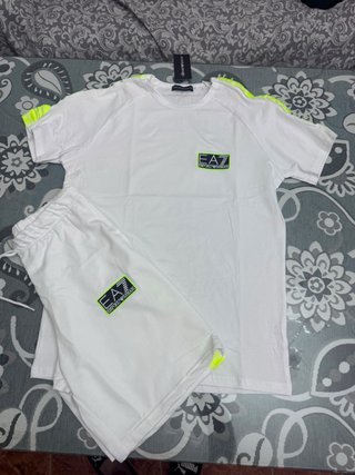 Conjunto EA7 Blanco y Neón