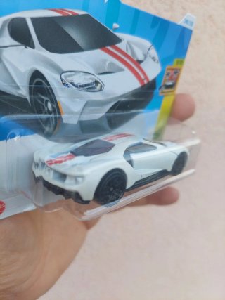 Hotwheels '17 Ford GT Bianca