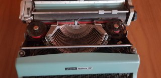 Máquina de escribir Olivetti lettera 32