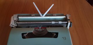 Máquina de escribir Olivetti lettera 32