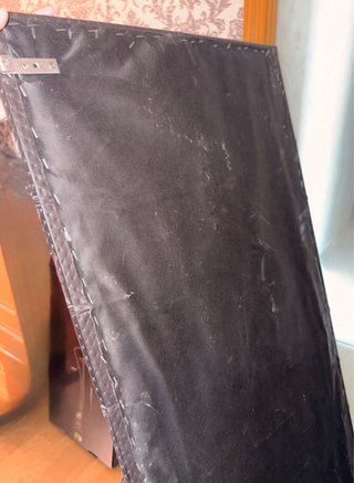 Cabecero de piel marrón con diamantes