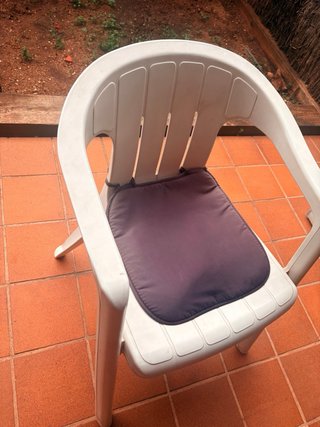 Mesa de exterior ovalada blanca