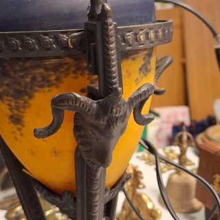 Lámpara antigua de mesa