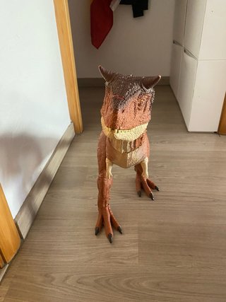 Carnotauro grande marrón