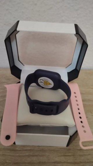 Reloj Digital Azul con Correas Rosas