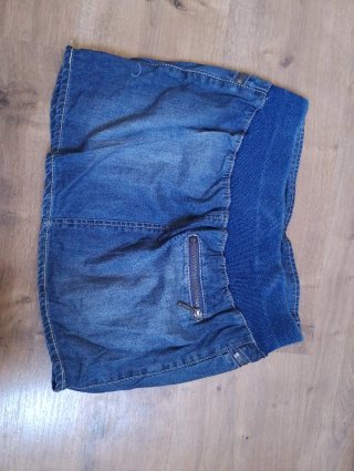 Falda vaquera marca Zara Trafaluc en buen estado.