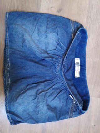 Falda vaquera marca Zara Trafaluc en buen estado.