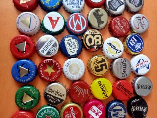 Collezione 77 Tappi di birra Diverse vari nazioni