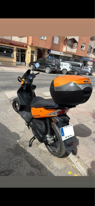 Kymco Agility 125 Scooter Naranja