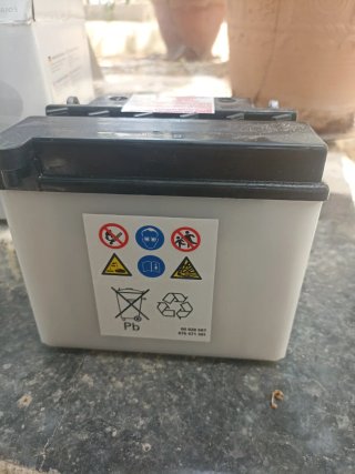 Batería Varta M7CZ-3D/B7C-A 12V 8Ah